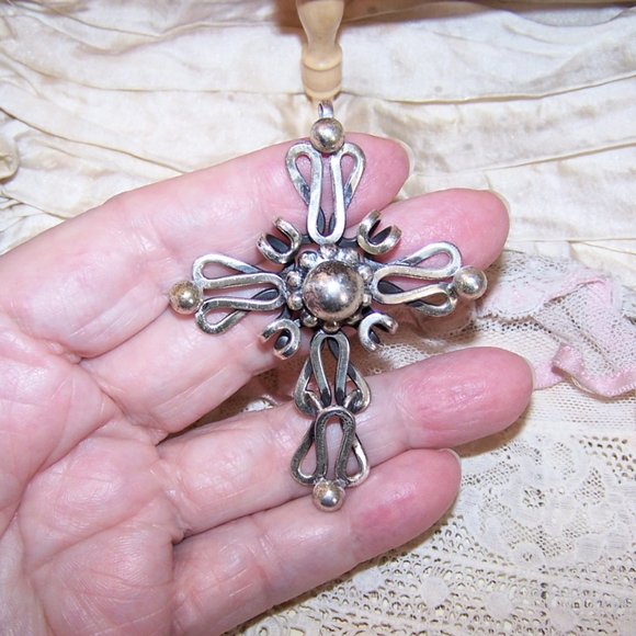 Silver Metal Stylized Cross Pendant on 16" Snake Chain - Religious Necklace - Picture 6 of 7